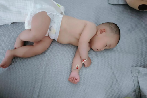 黄山几个月宝宝会抬头